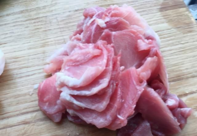 猪肉片|面条别只会煮了,用此方法做,面条劲道香软,我家一周要吃5次