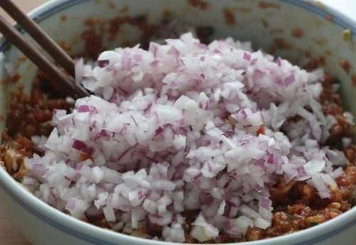 脆嫩香软的锅贴饺,营养鲜香的鱼茸饺子,吃起来爽口又解馋