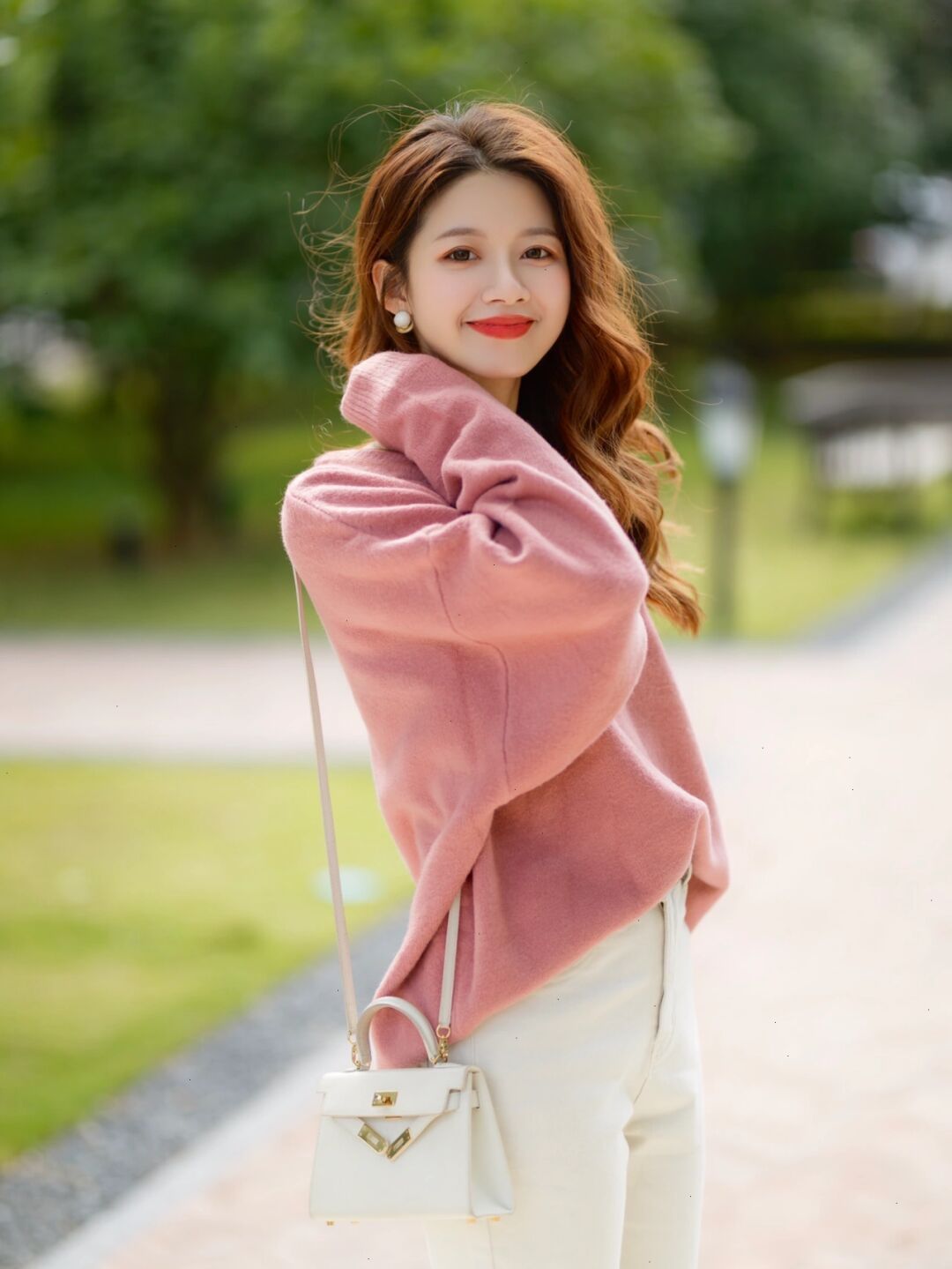 小姐姐 冬天降温了毛衣怎么穿?这几个搭配方法,让你秒变温柔小女人!