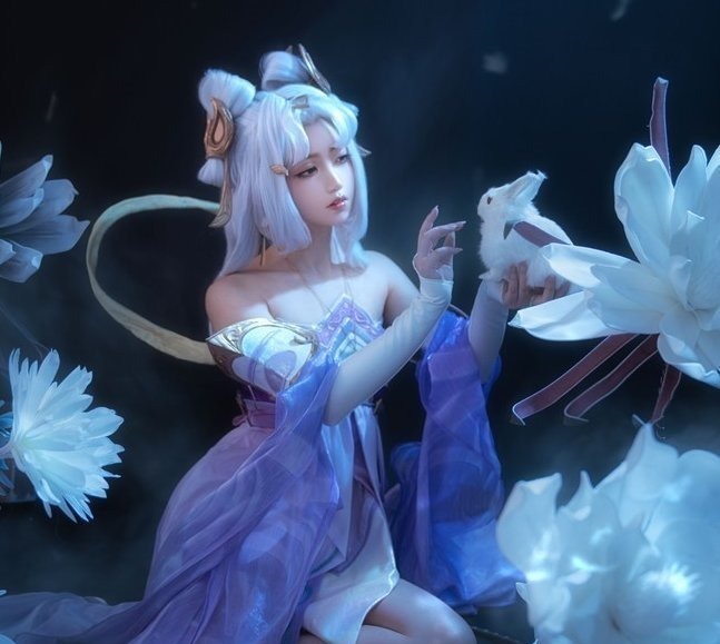 莲花|高中生光脚上阵cos嫦娥,脚踩莲花的一刹那,这腿型是认真的?