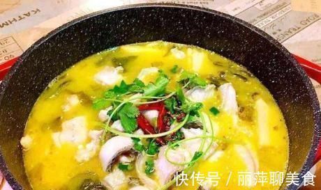 做酸菜鱼时，先炒酸菜还是先煮鱼大厨都不对，这才是正确做法