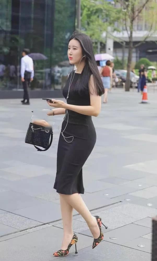 针织黑色紧身裙,尽显完美气质,御女范十足