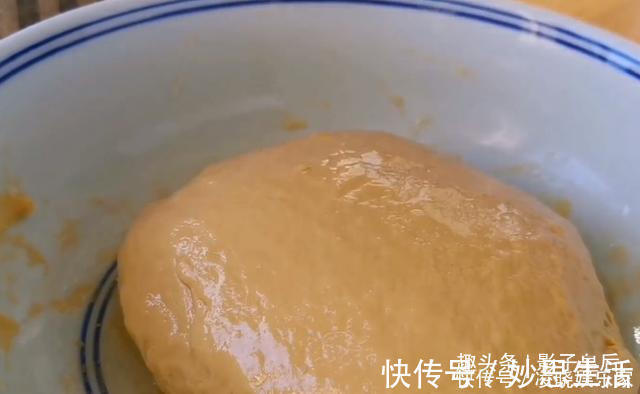 面粉里加2个橘子，不用揉面，不烤也不烙，筷子一搅，营养又解馋