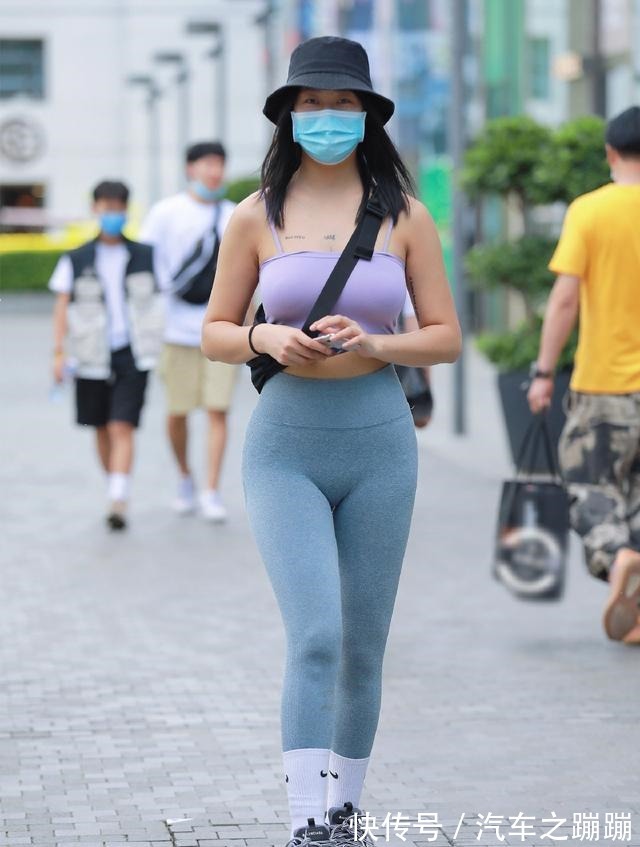 搭配 打底裤的搭配洋气显瘦富有精致感觉，显出典雅气质！