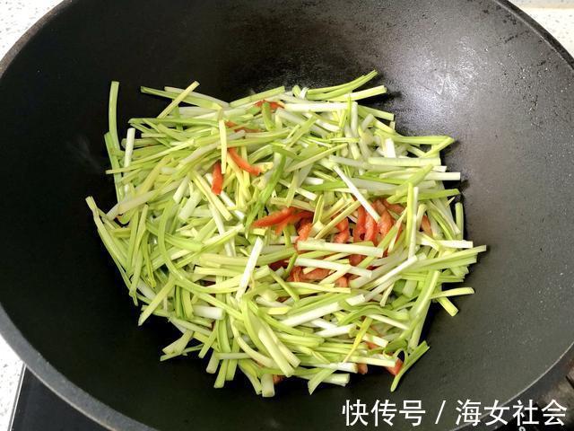 红椒|韭黄炒鸡蛋，先炒韭黄还是先炒鸡蛋，很多人搞错，难怪韭黄不好吃