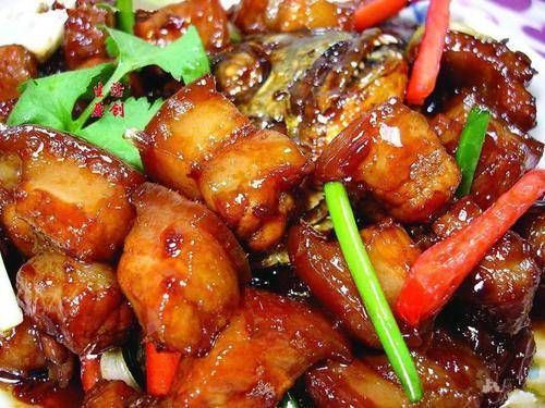 做红烧肉，为啥一放酱油就发黑？改用它，保证每一块都是琥珀色！