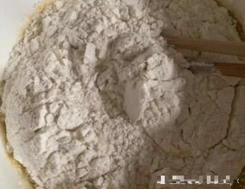 1把面粉,1个鸡蛋,烤一烤,个个香甜,还松软,比面包还好吃