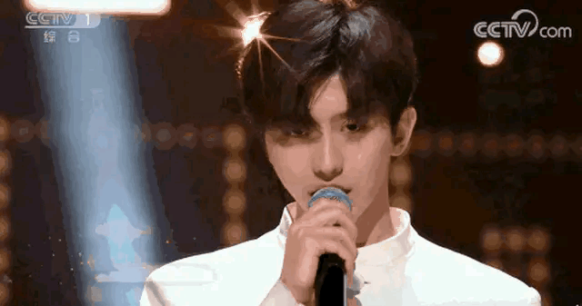 蔡徐坤|明星現(xiàn)實(shí)生活中長什么樣子？