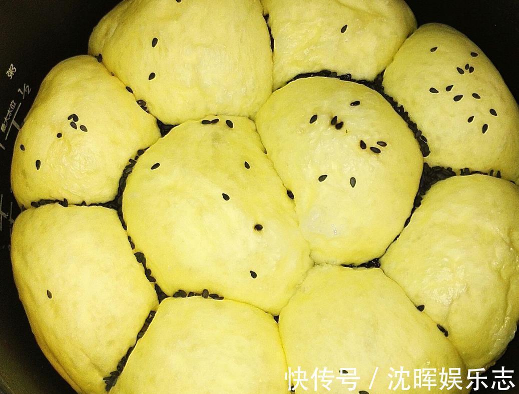 面包|电饭煲蛋糕做完了,咱再来做电饭煲面包,蓬松柔软还拉丝,太香了