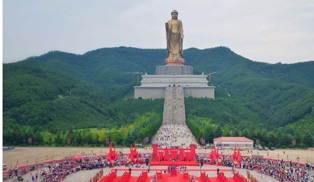 游客|花12亿造的世界第一大佛,如今人去楼空,游客没人想去第二次