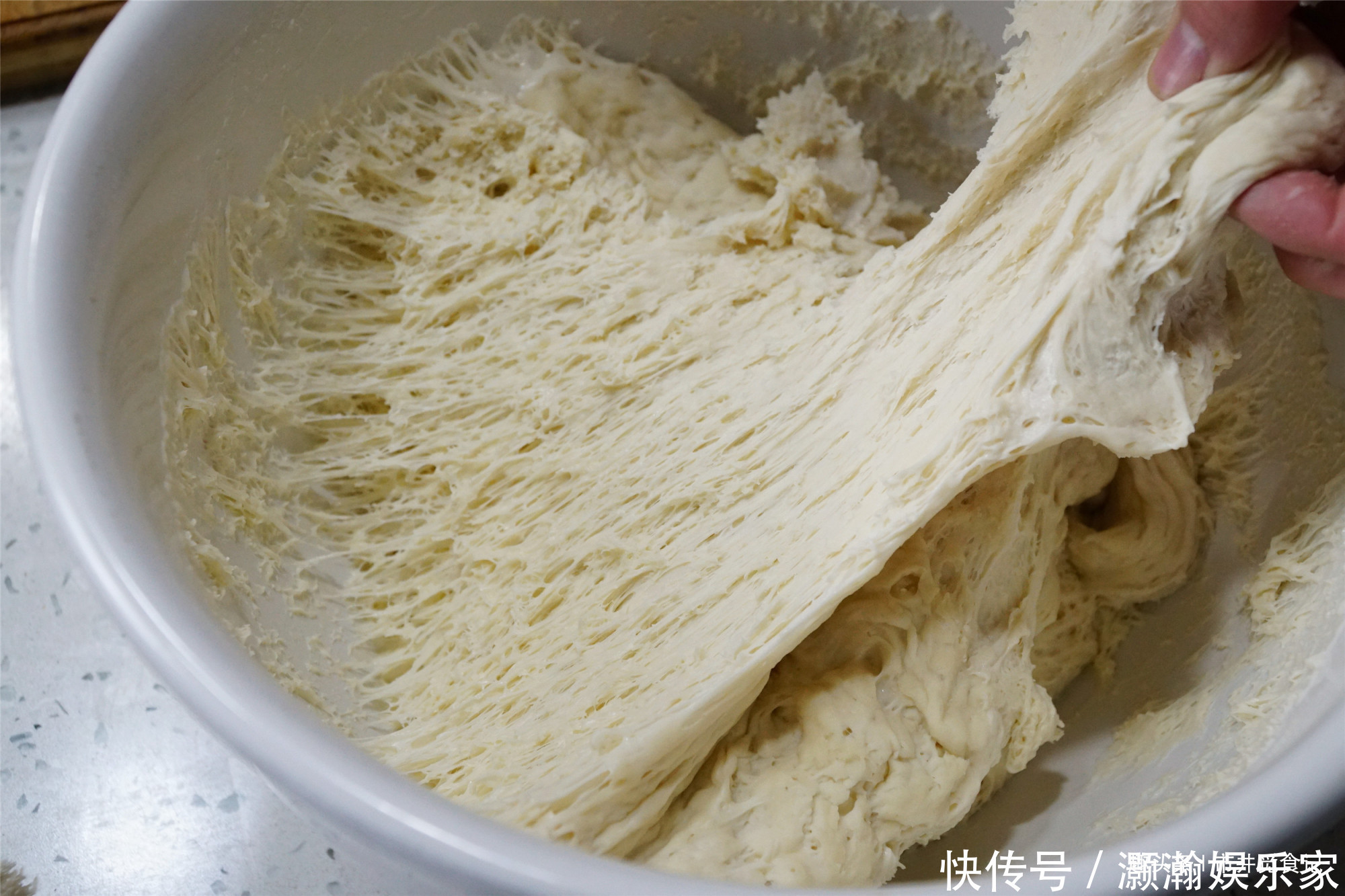 冬天,蒸馒头发不起面用土办法,1小时发满一盆,天再冷也管用