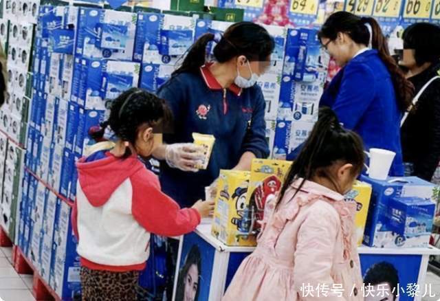饮料瓶|孩子逛超市口渴,宝妈拿空饮料瓶结账,收银员:麻烦10倍赔偿