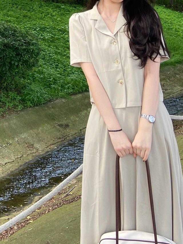 半身裙 40+女生秋天备这3条裙子,搭配西服、针织衫更优雅,时髦又减龄