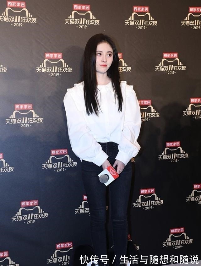 衬衫 女明星都在穿的简约白衬衫,原来搭配好也能这么精美,时尚又高级!