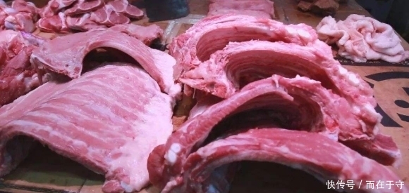 猪肉价格|买排骨时,选“肉多”还是“肉少”的好?老板娘无意透露了底