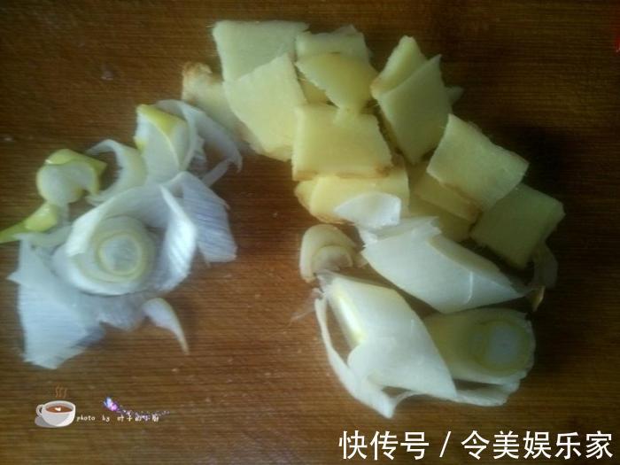 好吃|小鸡炖蘑菇，又学一招，比正宗的好吃10倍，汤鲜美肉特别入味