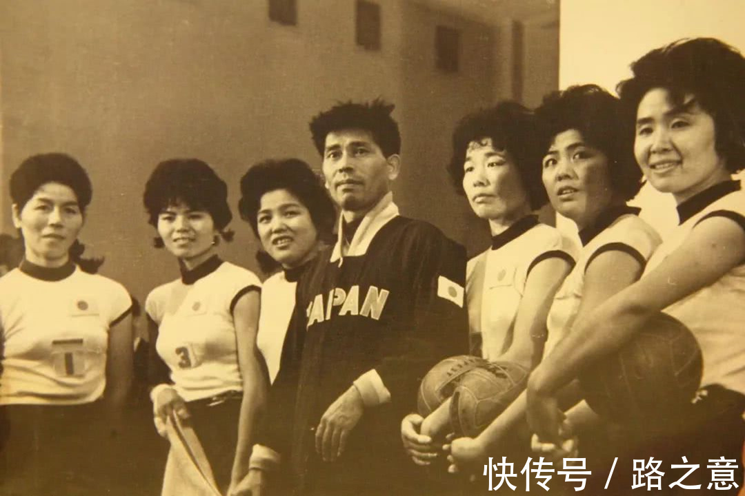 三连冠|他是女排的“魔鬼教父”，他的汗水淌满了走向女排“三连冠”之路