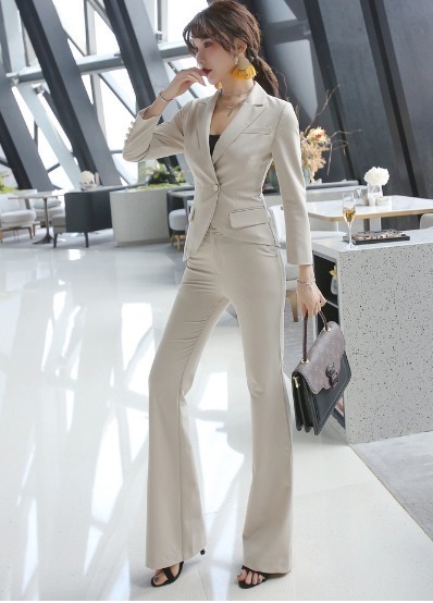 高跟鞋 都市白领修身职业装打扮气质端庄,提升你的职场魅力