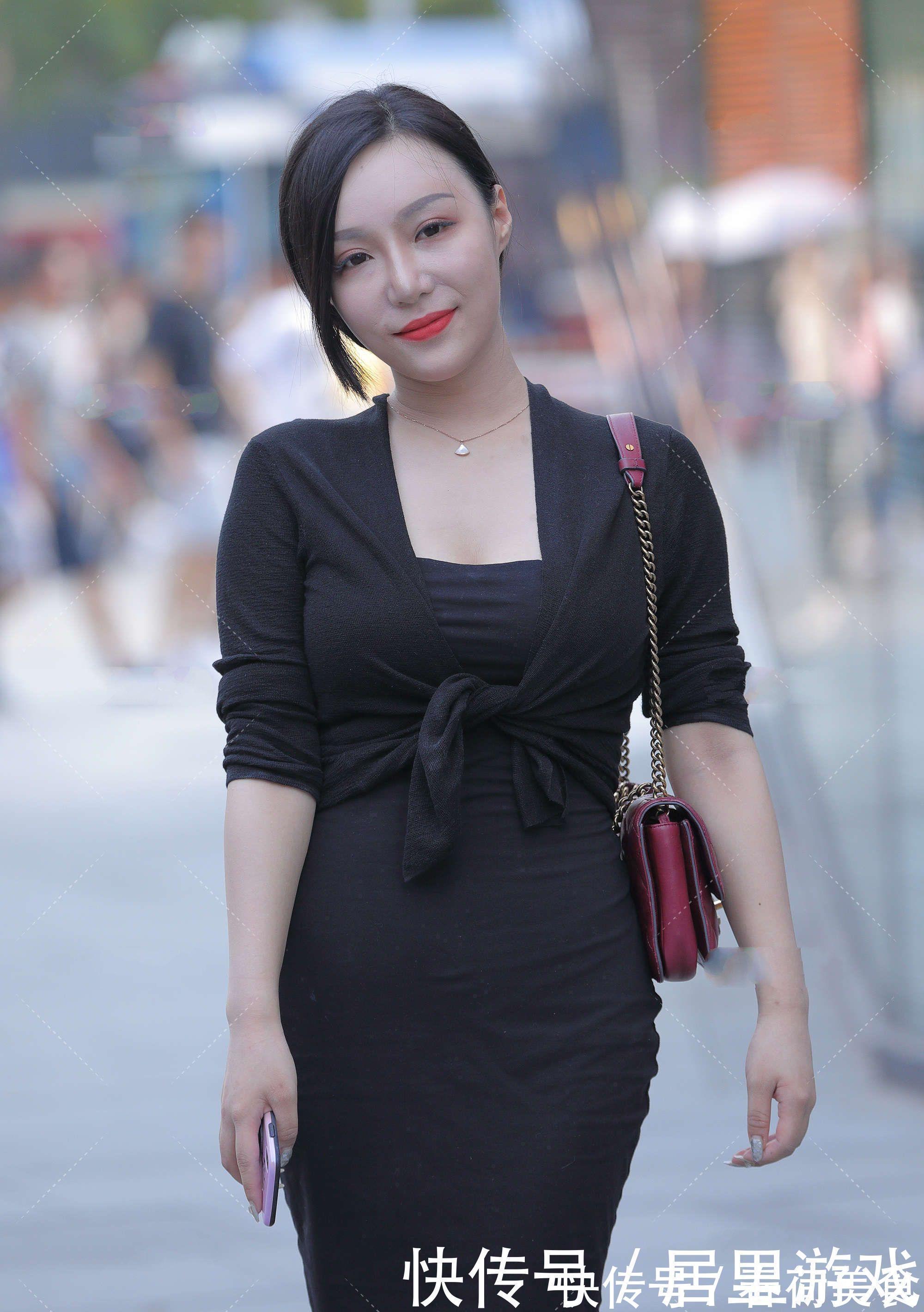 黑色|不知道穿什么衣服显成熟？黑色连衣裙凸显成熟稳重