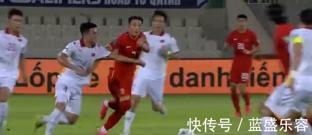 国足|国足半场闷平越南！张玉宁进球被吹，武磊腹肌抢镜，裁判引争议！