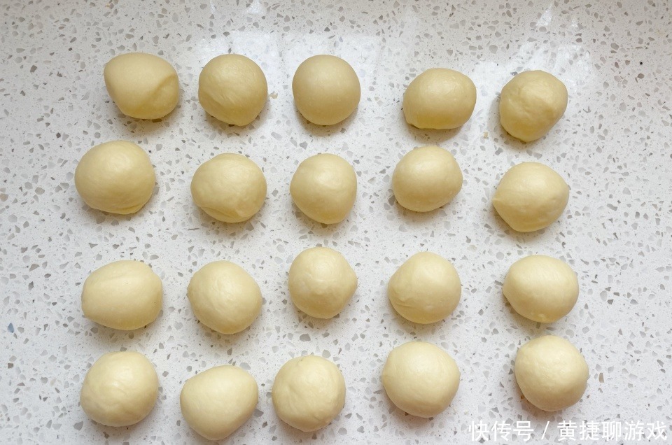 奶香美味的牛角面包,无需手套膜简单容易做,比包子馒头还省事