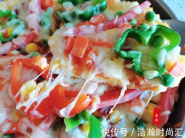 拉丝|没想到馒头做的披萨也这么美味，披萨底部金黄，蛋香奶香味道浓郁