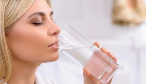 糖尿病人|糖尿病人喝水有讲究，医生给出的5个建议，血糖高的朋友都来看看