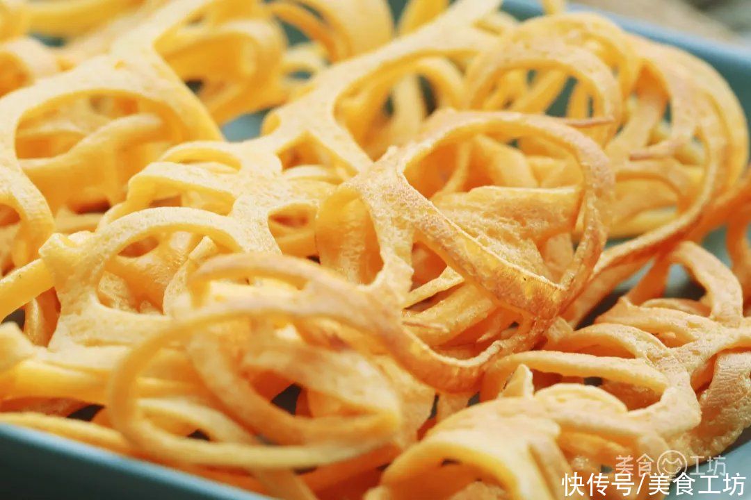 蕾丝|别吃鸡蛋饼了！平底锅就能做，简单到没机会失败