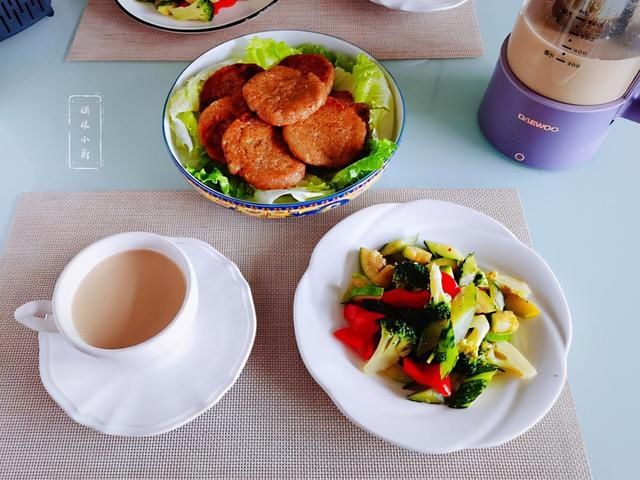 土豆泥|土豆饼做法有N种，这样搭配做早餐饼还是第一次，家人说真好吃