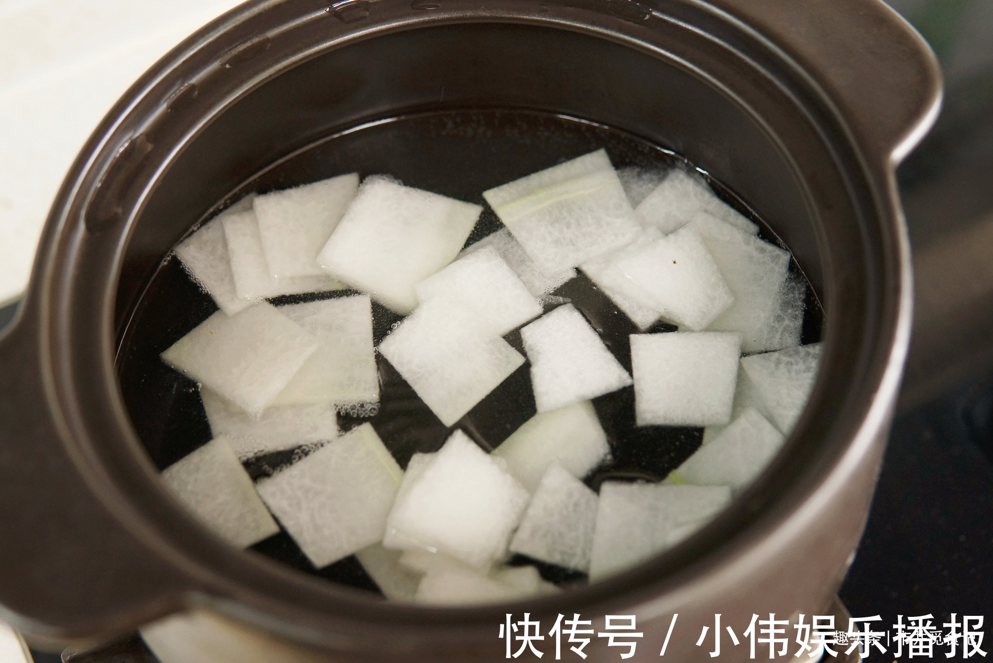秋天,记得用这2样食材煮汤,滋养“降秋燥”,便宜实惠,味道鲜