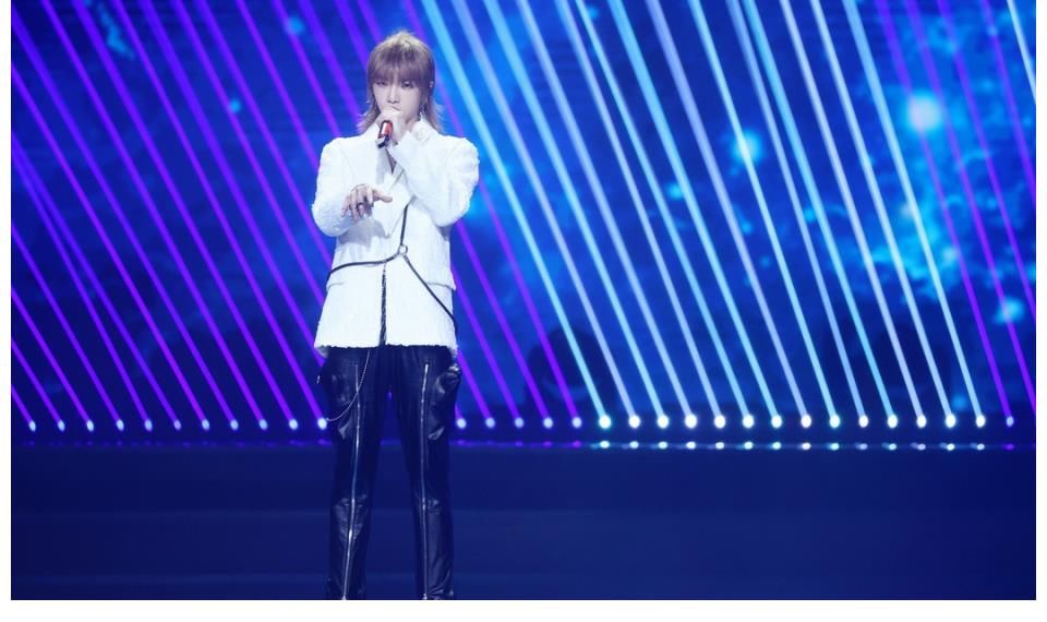 热爱|歌王华晨宇《飞行指挥家》：我偏用热爱 翻盘赢个精彩