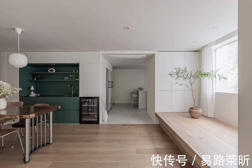 客餐厅|这是一套有30年历史的老公寓了,将空间布局重做调整与规划,打造出三室三厅的格局。