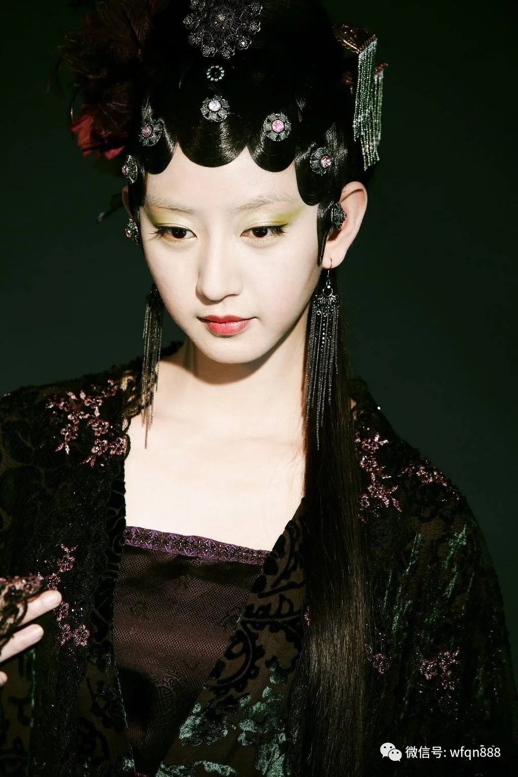 薛蟠@為何秦可卿一日要換好幾遍衣裳?書中沒明說,薛蟠卻說出實(shí)情