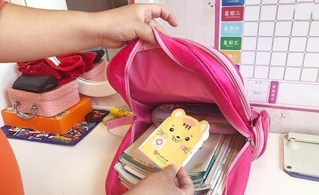 铅笔|孩子的书包千万不能翻!里面的东西简直超出想象范围,又惊又喜!