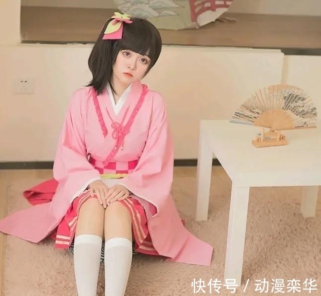 香奈乎|《鬼灭》COS：白袜香奈乎遇上黑袜女版无惨，却馋哭了一旁的恋柱