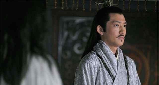 贴身|此人是刘备贴身秘书，谋略地位不输诸葛亮，却在史料中消失匿迹