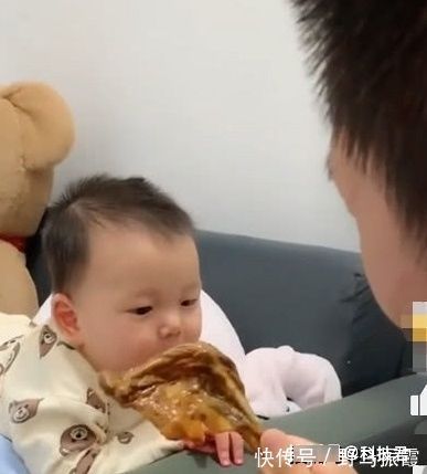 鸡腿|“逗趣奶爸”带娃走红,看到鸡腿被吃的那一刻,宝宝表情实力抢镜