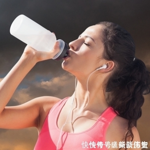 节食减肥|一杯水就能瘦掉大肚子?只要掌握好这4个时间段,A4腰不再是梦