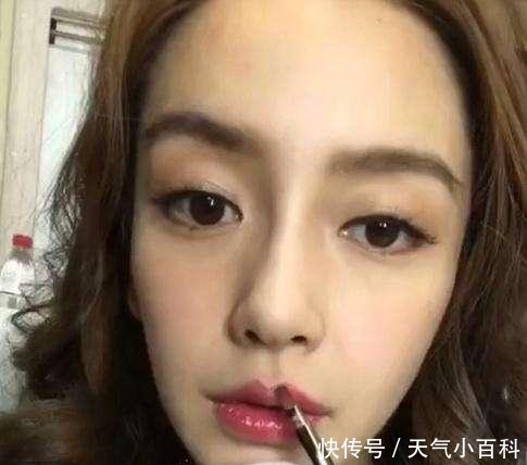 海绵|涂粉底液时,刷子和海绵哪个好用错那么多年,难怪妆容不服帖!