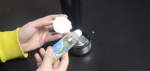 家里有保温杯的要留意, 我也是刚知道, 看完抓紧告诉家里人还不迟