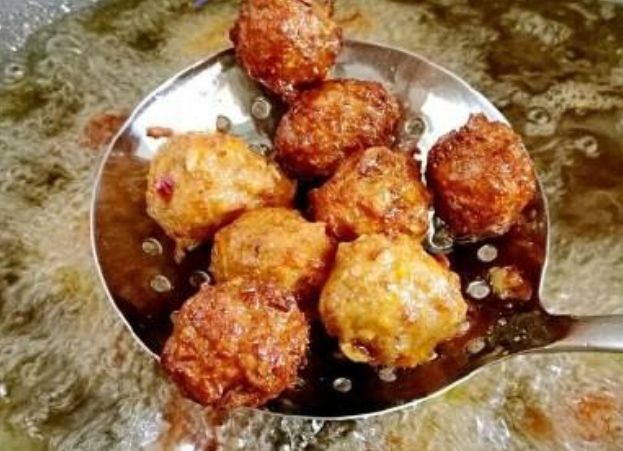 炸肉丸子，记住不放鸡蛋和面粉，教您正确做法，外酥里嫩还卖相好