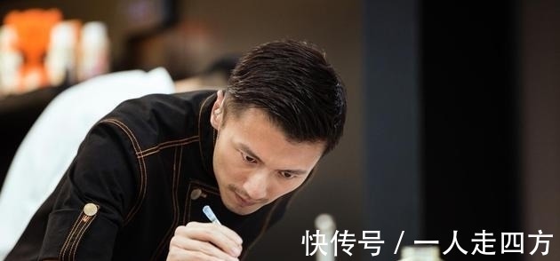 《哥哥》集体秀厨艺，张淇GAI一看就是高手，网友盼谢霆锋踢馆