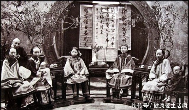 奢侈|晚清老照片慈禧奢侈过寿,打扮吓人的新娘,衣不遮体的乞丐