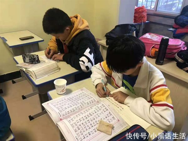 校长!14岁女孩为学校题写校名,字迹行云流水,校长都赞叹不已