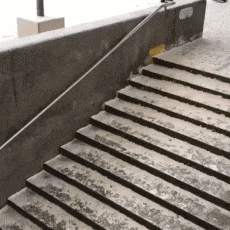 |搞笑GIF:刚娶回来的媳妇儿 衣服还没换就暴露了