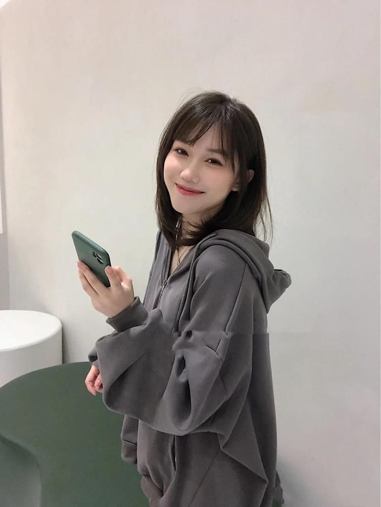 刘海别乱剪,长脸适合蛋卷型,心形脸适合齐刘海,你是哪种脸型