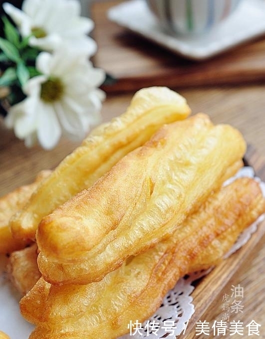 加它做的油条,味道很正,又松又脆又香,凉透了也香的可以当零食