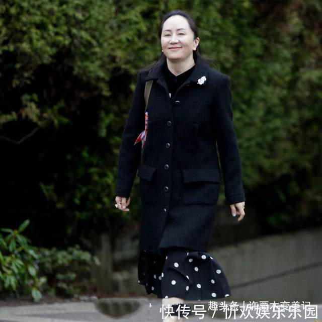 女人过了40岁尽量别穿卫衣配阔腿裤,推荐孟晚舟5套搭配,真优雅