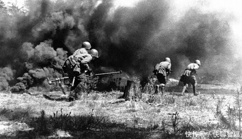 作战|明明不利于作战,为何苏联要所有士兵披披风?原来还有这些作用