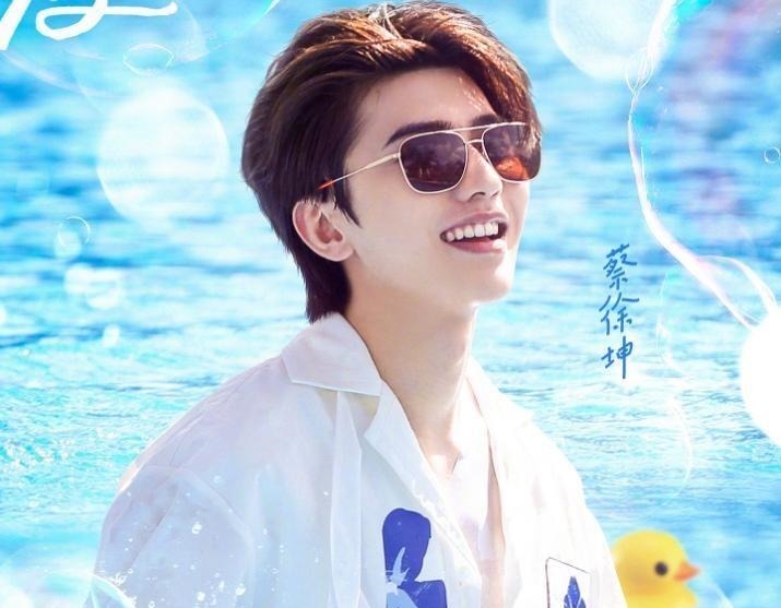 《奔跑吧》新一期海报,全员统一穿白色衣服,唯独两个人例外!